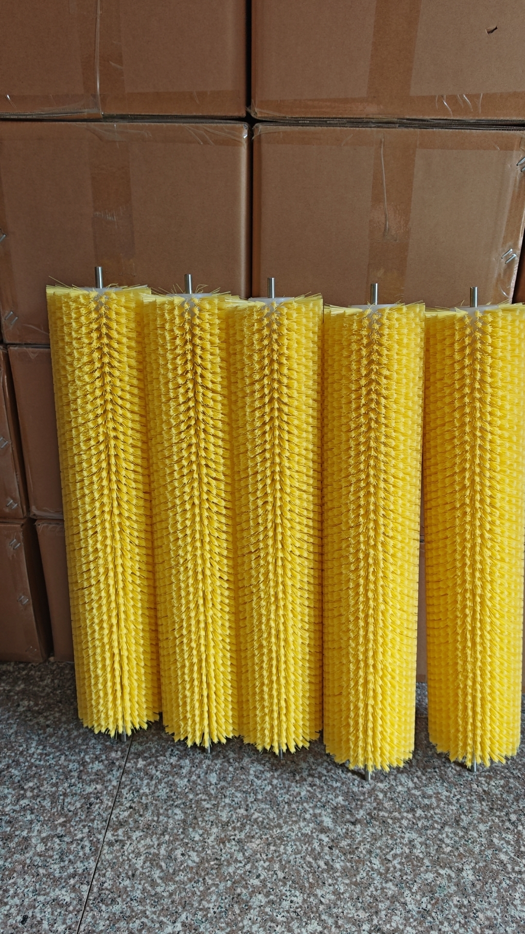 Con lăn chổi vệ sinh pin mặt trời