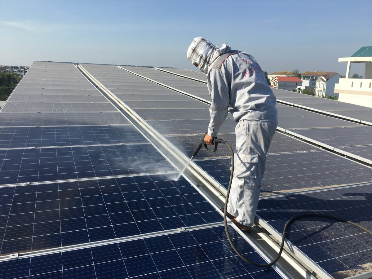 Chú ý chọn dung dịch làm sạch an toàn và không gây ăn mòn